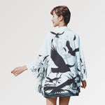 Charger l'image dans la galerie, Veste Kimono Femme Motifs Corbeaux 'Chibiusa Tsukino'
