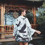 Charger l'image dans la galerie, Veste Kimono Femme Motifs Corbeaux 'Chibiusa Tsukino'
