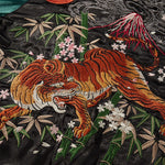 Charger l'image dans la galerie, Sukajan Brodé Motif Tigre 'Kasutamu'
