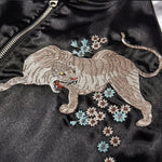 Charger l'image dans la galerie, Sukajan Brodé Motif Tigre 'Kasutamu'
